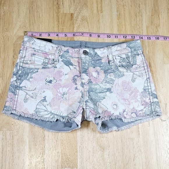Bleulab Reversible Floral Shorts - Picture 5 of 9
